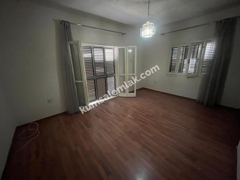 GÖNYELİ'DE İŞ YERİ OLMAYA MÜSAİT İKİZ BAHÇELİ KİRALIK EV