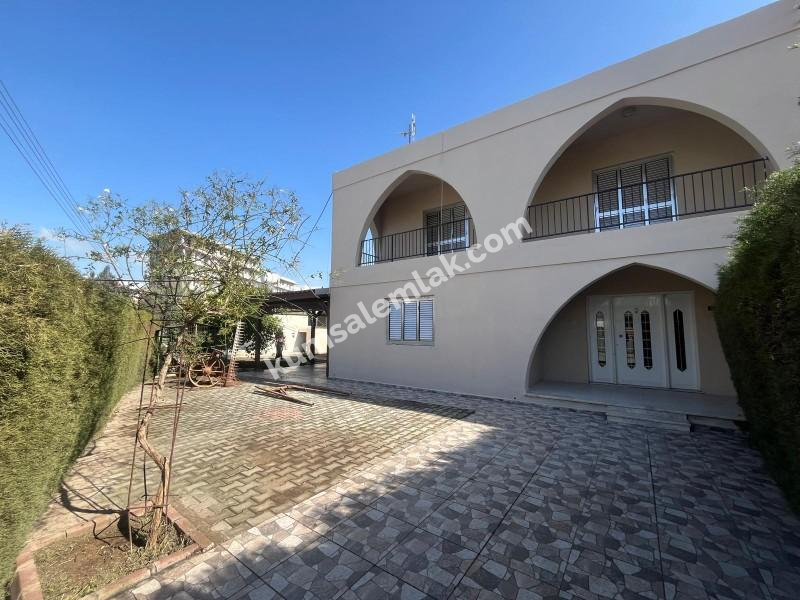 GÖNYELİ'DE İŞ YERİ OLMAYA MÜSAİT İKİZ BAHÇELİ KİRALIK EV