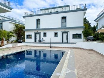 Girne Merkez de Geniş Satılık 3+1 İkiz Villa