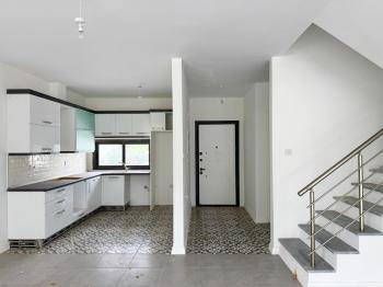 Girne Merkez de Geniş Satılık 3+1 İkiz Villa