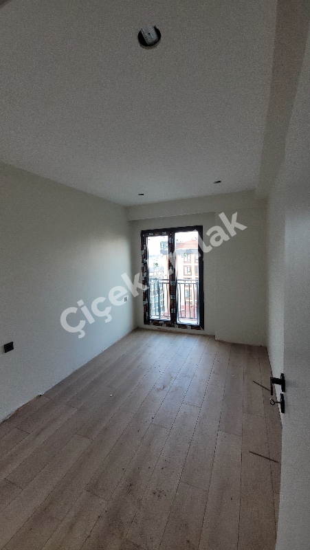 Alibeyköy Cep Otogarı Tramway Durağına Yakın Güvenlikli Site'de 1+1 Arakat Sıfır Satılık Daire