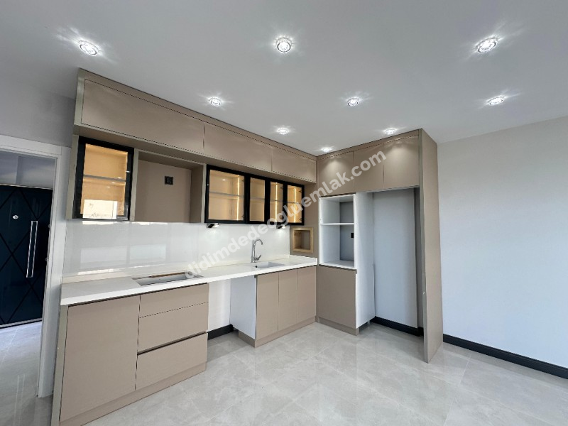 Didim'de Müstakil Girişli Otoparklı Geniş Bahçeli 3+1 Villa 