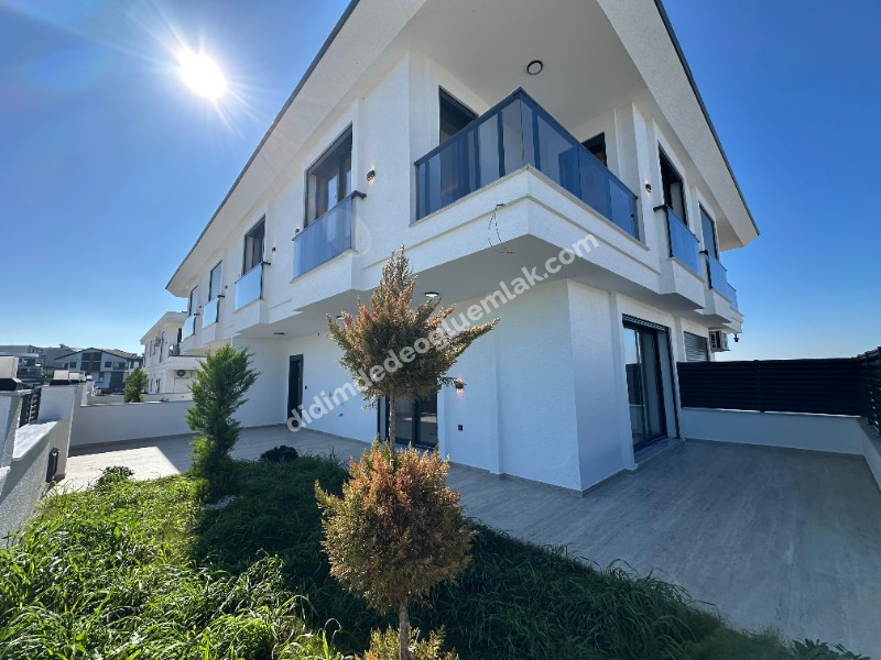 Didim'de Müstakil Girişli Otoparklı Geniş Bahçeli 3+1 Villa 
