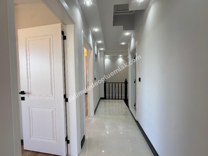 Didim'de Müstakil Girişli Otoparklı Geniş Bahçeli 3+1 Villa 