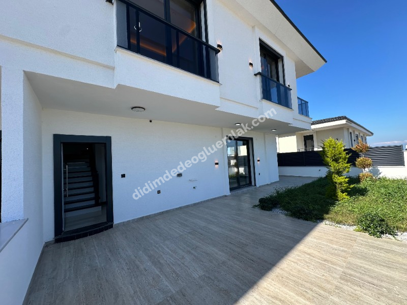 Didim'de Müstakil Girişli Otoparklı Geniş Bahçeli 3+1 Villa 