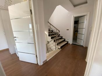 DİDİM ALTINKUM’DA TAM MÜSTAKİL-AYRI MUTFAK-OTO PARKLI 4+1 GENİŞ SATILIK VİLLA