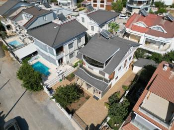 DİDİM ALTINKUM’DA TAM MÜSTAKİL-AYRI MUTFAK-OTO PARKLI 4+1 GENİŞ SATILIK VİLLA