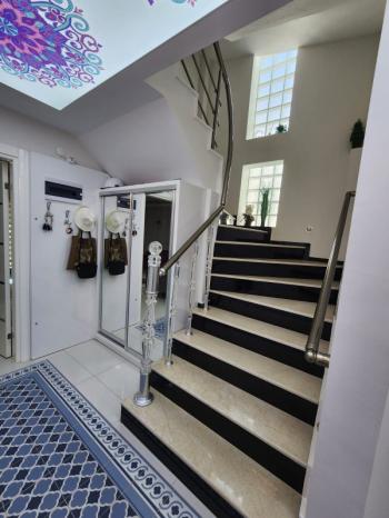 DİDİM ALTINKUM’DA TAM MÜSTAKİL-AYRI MUTFAK-OTO PARKLI 4+1 GENİŞ SATILIK VİLLA