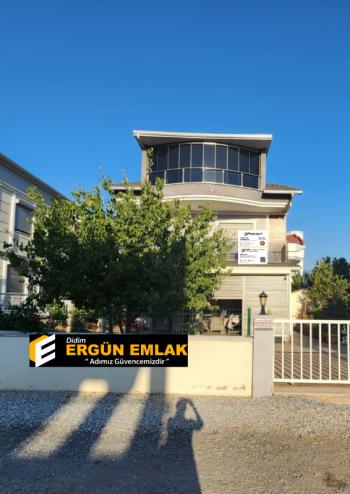 DİDİM ALTINKUM’DA TAM MÜSTAKİL-AYRI MUTFAK-OTO PARKLI 4+1 GENİŞ SATILIK VİLLA