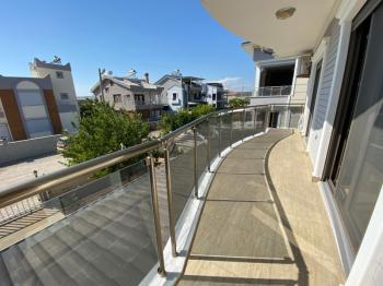 DİDİM ALTINKUM’DA TAM MÜSTAKİL-AYRI MUTFAK-OTO PARKLI 4+1 GENİŞ SATILIK VİLLA