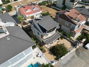 DİDİM ALTINKUM’DA TAM MÜSTAKİL-AYRI MUTFAK-OTO PARKLI 4+1 GENİŞ SATILIK VİLLA