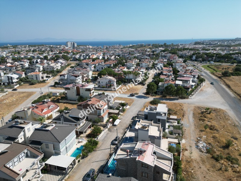 DİDİM ALTINKUM’DA TAM MÜSTAKİL-AYRI MUTFAK-OTO PARKLI 4+1 GENİŞ SATILIK VİLLA