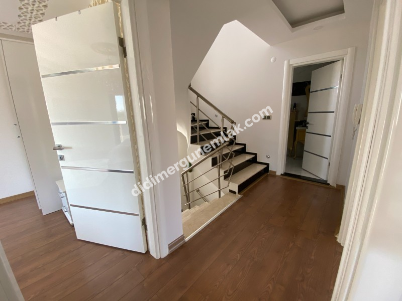 DİDİM ALTINKUM’DA TAM MÜSTAKİL-AYRI MUTFAK-OTO PARKLI 4+1 GENİŞ SATILIK VİLLA