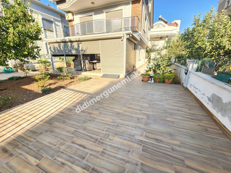 DİDİM ALTINKUM’DA TAM MÜSTAKİL-AYRI MUTFAK-OTO PARKLI 4+1 GENİŞ SATILIK VİLLA