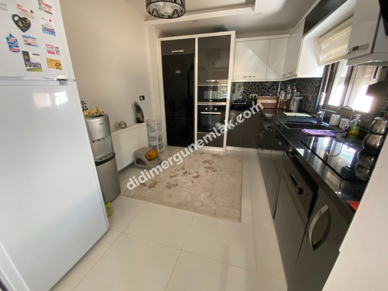 DİDİM ALTINKUM’DA TAM MÜSTAKİL-AYRI MUTFAK-OTO PARKLI 4+1 GENİŞ SATILIK VİLLA