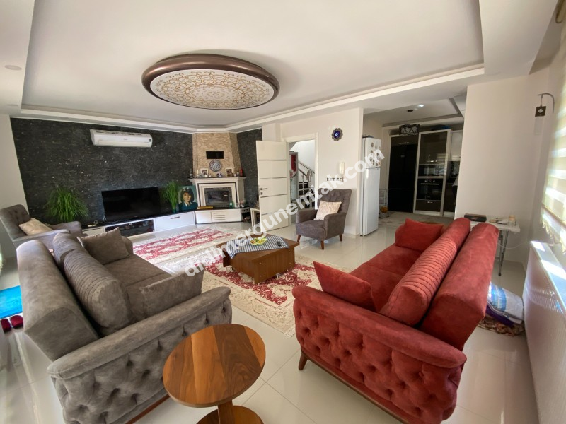 DİDİM ALTINKUM’DA TAM MÜSTAKİL-AYRI MUTFAK-OTO PARKLI 4+1 GENİŞ SATILIK VİLLA