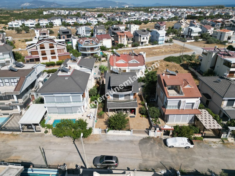 DİDİM ALTINKUM’DA TAM MÜSTAKİL-AYRI MUTFAK-OTO PARKLI 4+1 GENİŞ SATILIK VİLLA