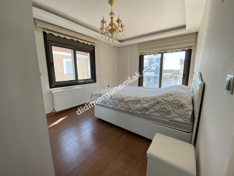 DİDİM ALTINKUM’DA TAM MÜSTAKİL-AYRI MUTFAK-OTO PARKLI 4+1 GENİŞ SATILIK VİLLA