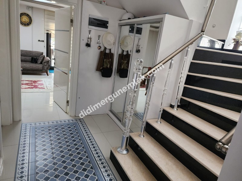 DİDİM ALTINKUM’DA TAM MÜSTAKİL-AYRI MUTFAK-OTO PARKLI 4+1 GENİŞ SATILIK VİLLA