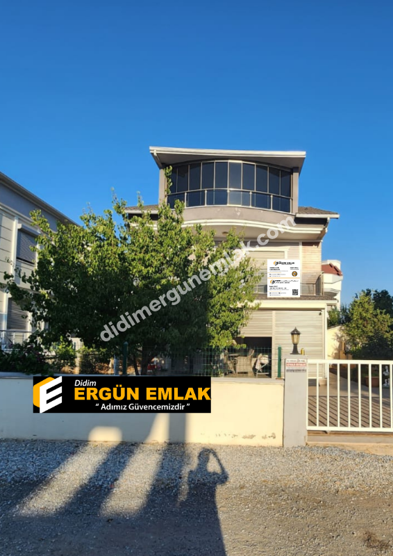 DİDİM ALTINKUM’DA TAM MÜSTAKİL-AYRI MUTFAK-OTO PARKLI 4+1 GENİŞ SATILIK VİLLA