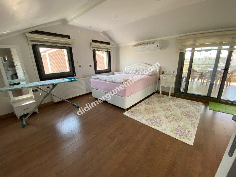 DİDİM ALTINKUM’DA TAM MÜSTAKİL-AYRI MUTFAK-OTO PARKLI 4+1 GENİŞ SATILIK VİLLA