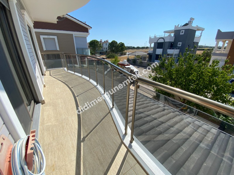 DİDİM ALTINKUM’DA TAM MÜSTAKİL-AYRI MUTFAK-OTO PARKLI 4+1 GENİŞ SATILIK VİLLA