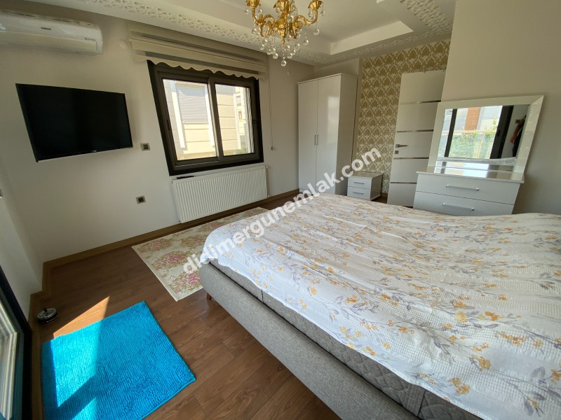 DİDİM ALTINKUM’DA TAM MÜSTAKİL-AYRI MUTFAK-OTO PARKLI 4+1 GENİŞ SATILIK VİLLA