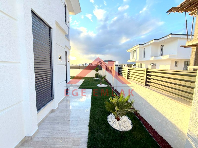 Didim'de Satılık Tam Müstakil 4+1 Villa
