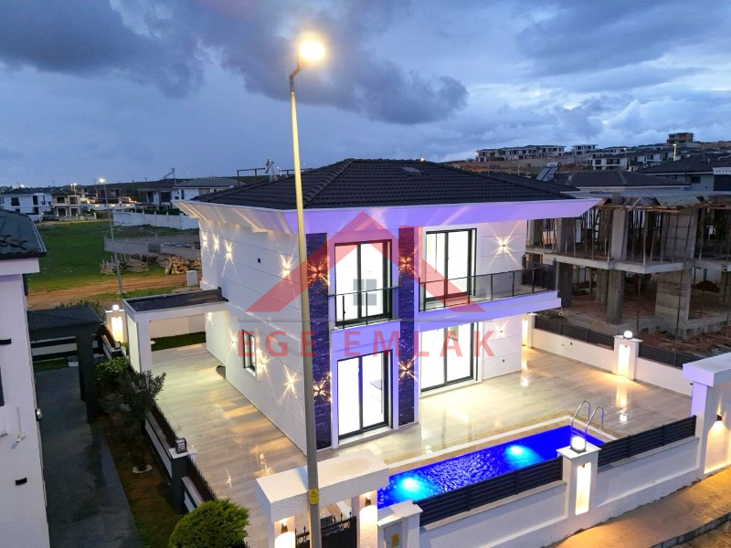 Didim'de Satılık Tam Müstakil 4+1 Villa
