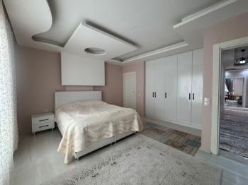 Elmas’tan Yalınayak’ta Merkezi Konumda Cepheleri Açık Geniş 4+1