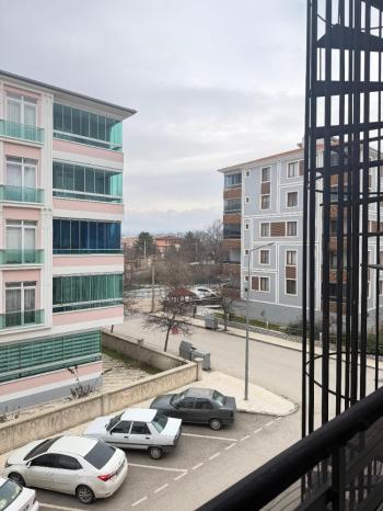 GÜVENAY - ÇORUM ÜÇTUTLAR MAH. TAVUKLUK AHÇILAR MEVKİ 4+1 SATILIK DAİRE