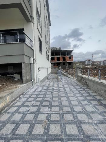 GÜVENAY - ÇORUM BAHÇELİEVLER YAVRUTURNA OKULU CİVARI  2+1 SATILIK SIFIR DAİRE