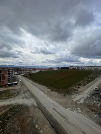 GÜVENAY - ÇORUM BAHÇELİEVLER YAVRUTURNA OKULU CİVARI  2+1 SATILIK SIFIR DAİRE