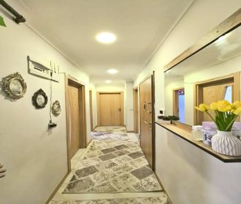 KALE YAPIDAN MERKEZİ KONUMDA ULAŞIMIN DIBINDE SITE İÇİ 2+1 DAİRE