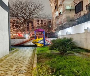 KALE YAPIDAN MERKEZİ KONUMDA ULAŞIMIN DIBINDE SITE İÇİ 2+1 DAİRE