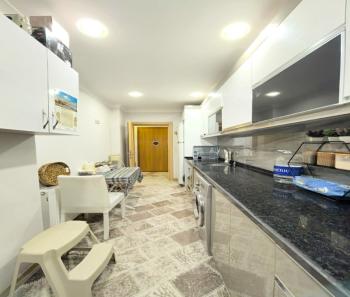 KALE YAPIDAN MERKEZİ KONUMDA ULAŞIMIN DIBINDE SITE İÇİ 2+1 DAİRE