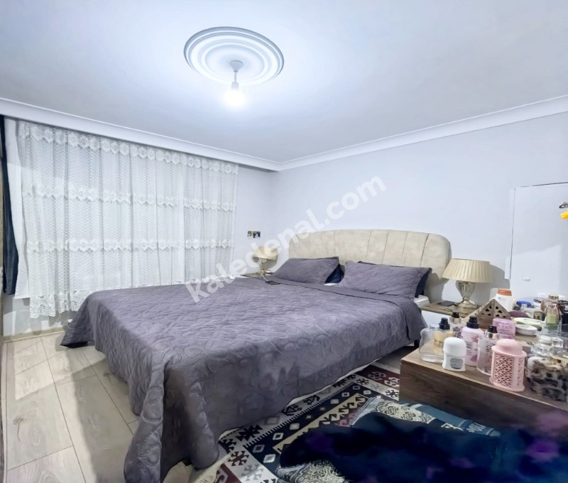 KALE YAPIDAN MERKEZİ KONUMDA ULAŞIMIN DIBINDE SITE İÇİ 2+1 DAİRE