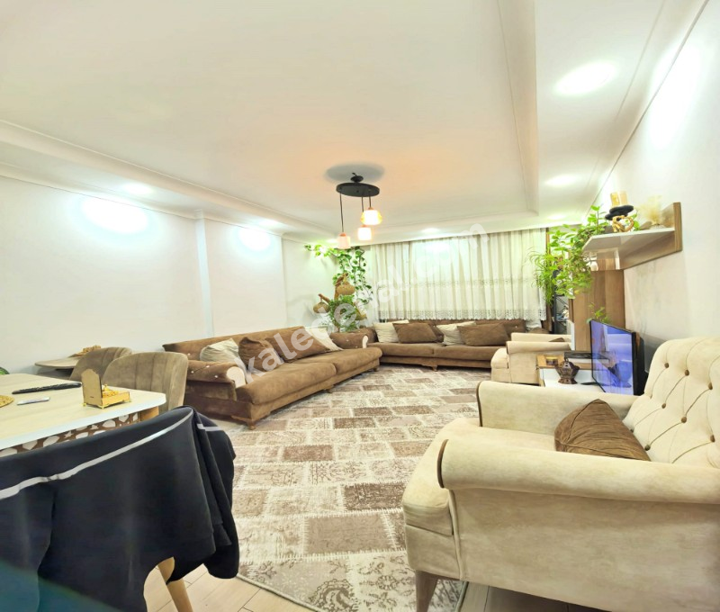 KALE YAPIDAN MERKEZİ KONUMDA ULAŞIMIN DIBINDE SITE İÇİ 2+1 DAİRE