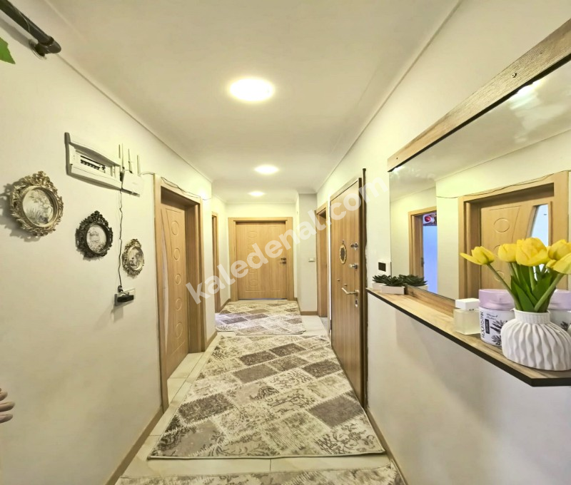 KALE YAPIDAN MERKEZİ KONUMDA ULAŞIMIN DIBINDE SITE İÇİ 2+1 DAİRE