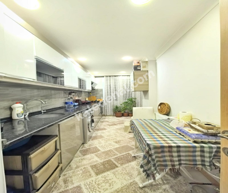 KALE YAPIDAN MERKEZİ KONUMDA ULAŞIMIN DIBINDE SITE İÇİ 2+1 DAİRE