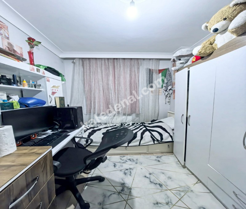 KALE YAPIDAN MERKEZİ KONUMDA ULAŞIMIN DIBINDE SITE İÇİ 2+1 DAİRE