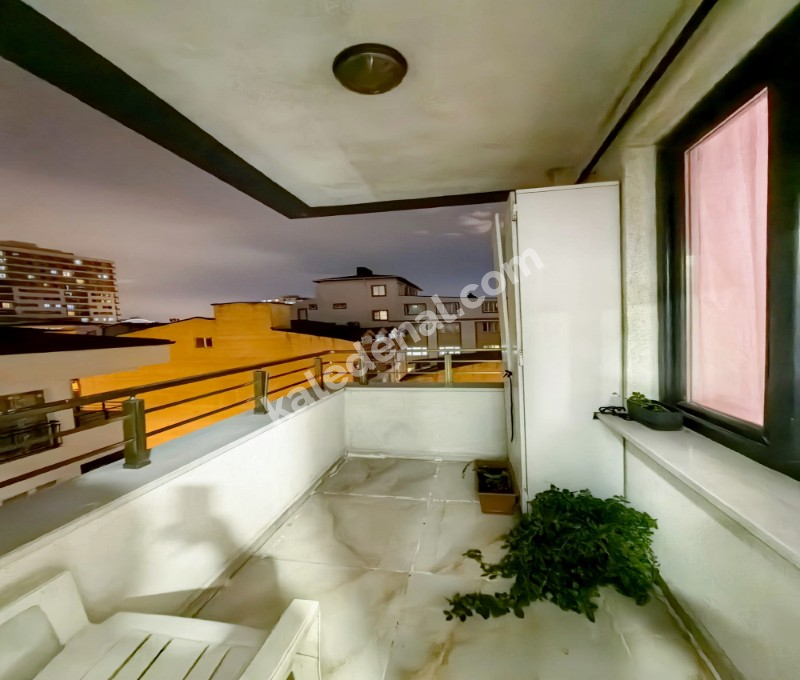 KALE YAPIDAN MERKEZİ KONUMDA ULAŞIMIN DIBINDE SITE İÇİ 2+1 DAİRE