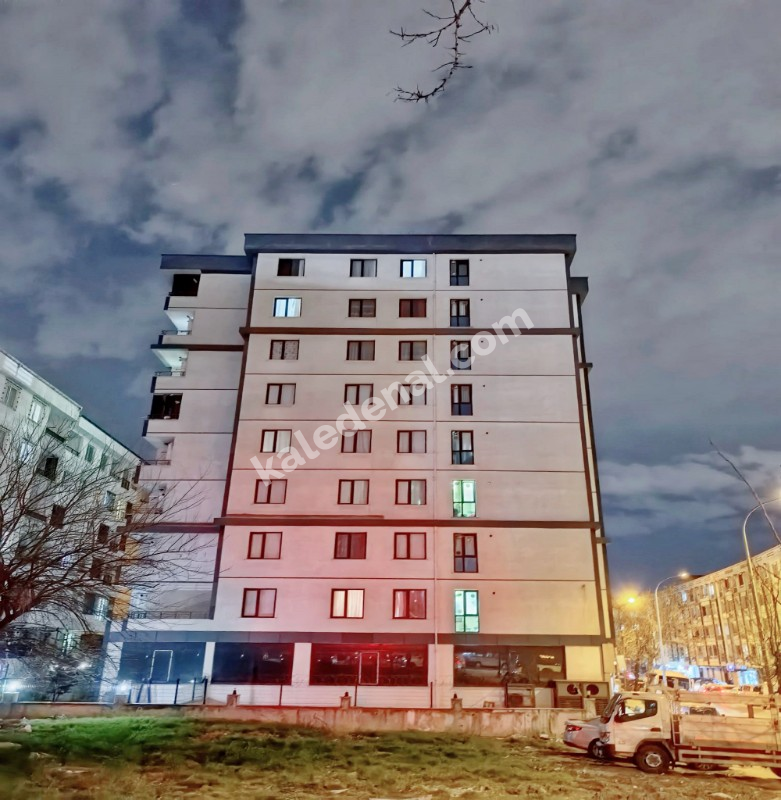 KALE YAPIDAN MERKEZİ KONUMDA ULAŞIMIN DIBINDE SITE İÇİ 2+1 DAİRE