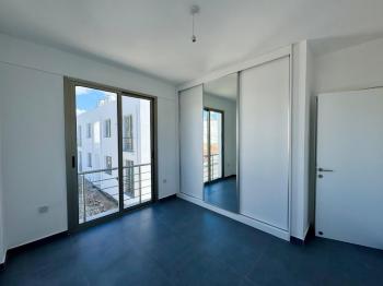 Fırsat  Lefkoşa Gönyeli de Türk Tapulu Satılık Tapuları Hazır Bahçe ve Üst Kat Sıfır 2+1 Daireler