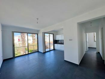 Fırsat  Lefkoşa Gönyeli de Türk Tapulu Satılık Tapuları Hazır Bahçe ve Üst Kat Sıfır 2+1 Daireler