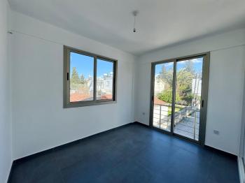 Fırsat  Lefkoşa Gönyeli de Türk Tapulu Satılık Tapuları Hazır Bahçe ve Üst Kat Sıfır 2+1 Daireler