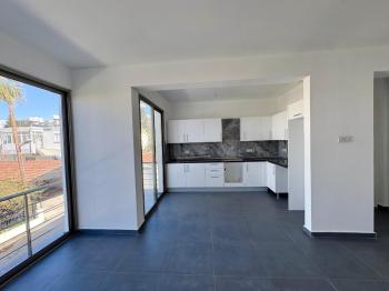 Fırsat  Lefkoşa Gönyeli de Türk Tapulu Satılık Tapuları Hazır Bahçe ve Üst Kat Sıfır 2+1 Daireler