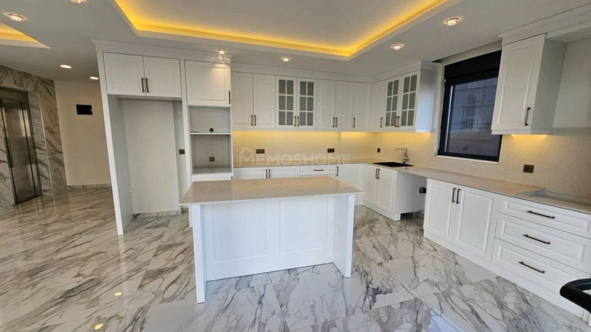 Tepe’de Vatandaşlığa Uygun Lüks Villa