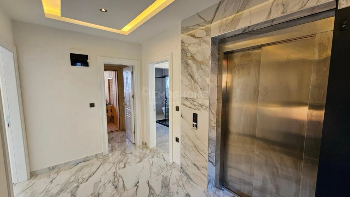 Tepe’de Vatandaşlığa Uygun Lüks Villa