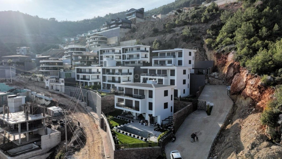 Tepe’de Vatandaşlığa Uygun Lüks Villa